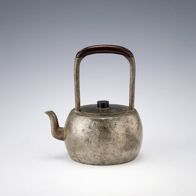 沈存周在銘　古錫上手急须（箱付）