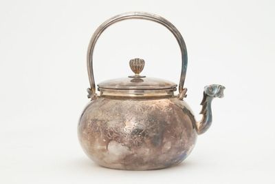 「二世奉蔵六」造 純銀刻菊花紋 鳳口湯沸