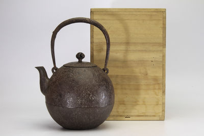 有坂日丸形 鐵瓶（箱付）