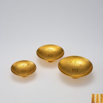 海野勝珉鐫　仙鶴図金盃3点　金95%（漆箱二重箱）