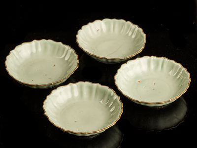 096-明-青磁輪花皿四枚