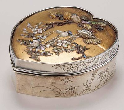 2326 芝山银心形盒