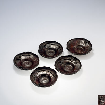 三代本間琢斎 斑紫銅蓮蛙式茶托五客（共箱）