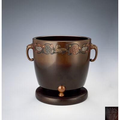 紹美栄祐造 銅金銀象嵌蔓草文火炉（共箱）