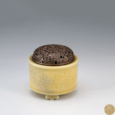 清風与平造　唐草紋香炉　銀火舎付（共箱）