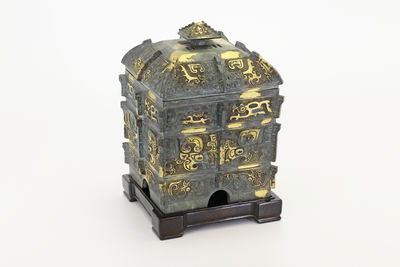 塗金銅饕餮紋方彝式床置 四代藏六造（雙重共箱）