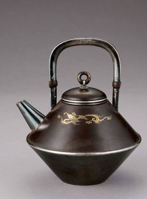 2163 明治 铁包银错金龙纹陀螺形壶