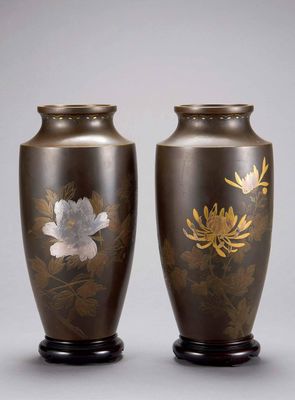 2264 山川孝次造砂张铜花蝶金银镶嵌花瓶 （一对）