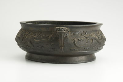 大明宣徳年製款 老銅浮雕双龍紋双獸耳炉