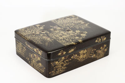 金銀象嵌蒔繪御料紙箱 （共箱）