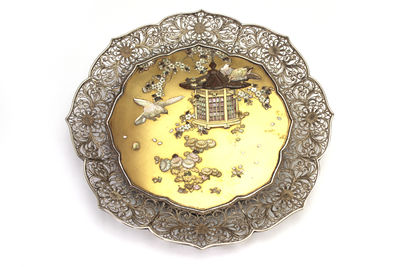 政則 在銘 芝山盤 銀鴿菊梅文 鏤透雕（箱付）