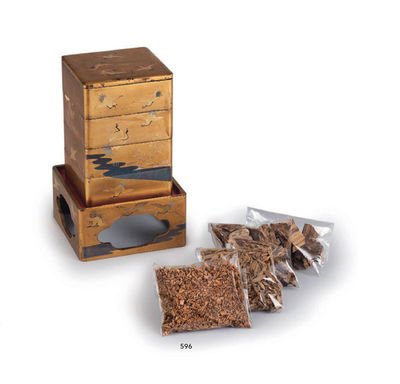 596 莳绘鹤图重箱（付白檀香木）