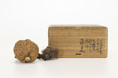日本核桃彫件（共箱）