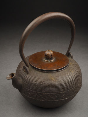 【夢工房】時代古代七宝紋様平丸鉄瓶　丙-19