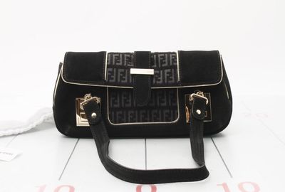 439-01355 ＦＥＮＤＩ ハンドバッグ