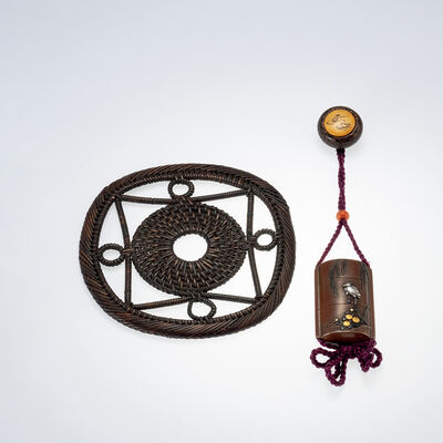 二代瓢阿作 釜敷·奥成作 鷺花象嵌銅印籠（其一共箱）