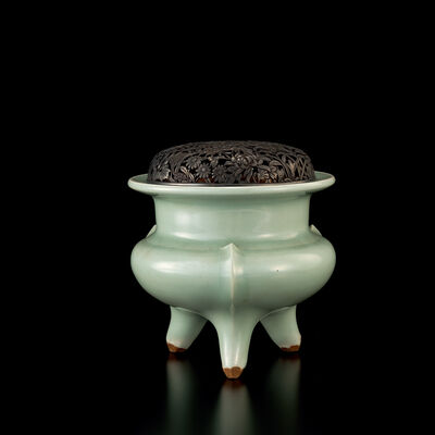 元　青磁袴腰香炉　銀火屋（元箱袋付）