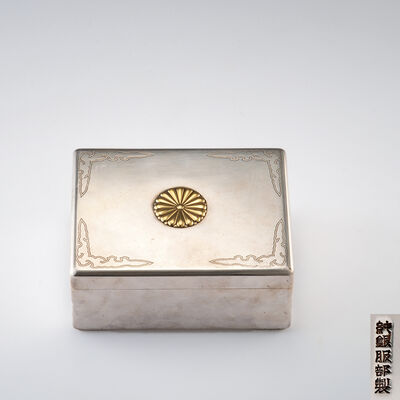 服部製　御菊紋入純銀宝石箱（箱付）