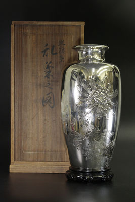 義則刻 純銀製 菊花雕花瓶（共箱）