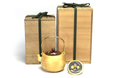 竹影堂榮真造 純金湯沸 唐草象嵌提（共箱） 付雙蓋 其一吉岡因幡介作 金銀象嵌飛鶴鍔形蓋