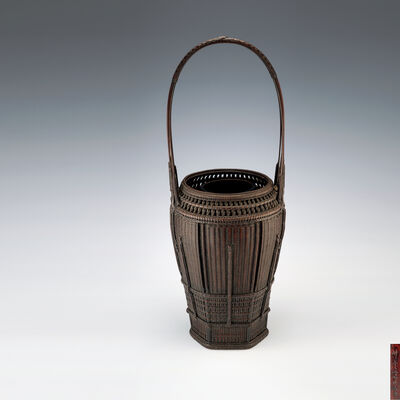 初代田辺竹雲斎造　壺形花籃（共箱）