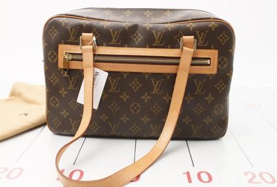 440-02925 ＬＯＵＩＳ　ＶＵＩＴＴＯＮ ショルダーバッグ