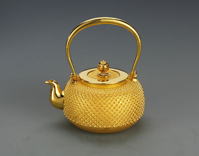 121 久進作 純金 鏤空花瓣鈕霧霰紋壺