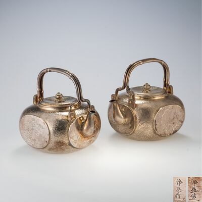 中川九世浄益造 南鐐四君子彫四方形燗鍋一対（共箱）