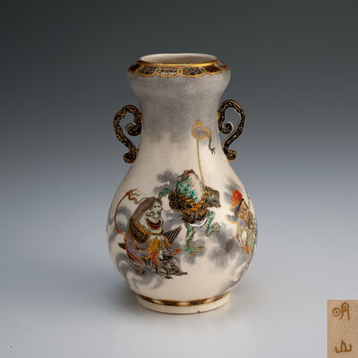 明山造　薩摩焼鬼戯図耳付花瓶（箱付）