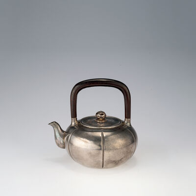 南瓜形銀瓶　紅木手（収蔵箱）