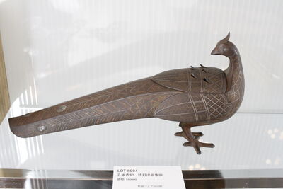 L8004　孔雀香炉 鉄打出銀象嵌