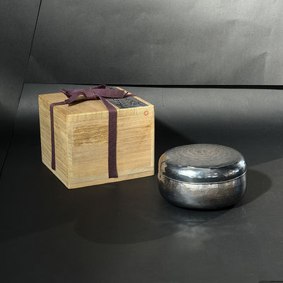 150 藏六居造 純銀槌目紋果子器