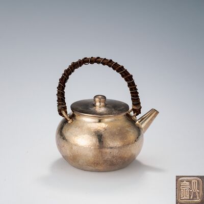 丹金造 藤手小銀瓶（木箱）