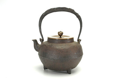 三足銅蓋鑄鐵瓶