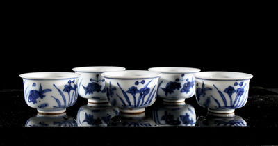 青花游鱼绘茶入 五客