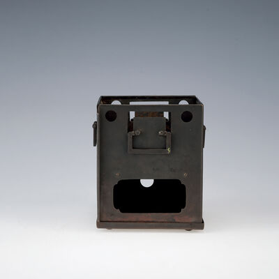 鉄製銅底耳付四方涼炉（箱付）