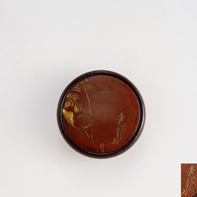 帝室技芸員 塚田秀鏡作 鯉幟図鏡蓋根付（木箱）