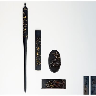 芦蝦蟇図縁頭・清真斎刻 群鶴図二所 小柄と笄 各鑑定書付（皆木箱）