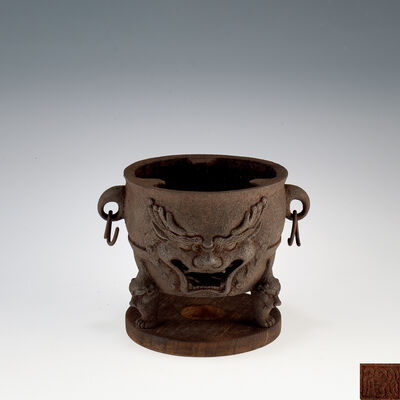 鉄製獅子口三足凉炉　台付