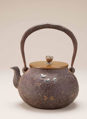 2260 金寿堂雨宫宗嵌银茑铁瓶