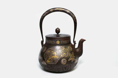 云色堂造金銀象嵌鐵瓶