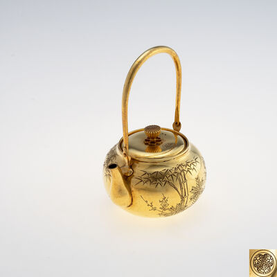 金具師彦兵衡造　草花彫金瓶　金40%（共箱）