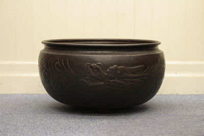 胴在銘 鉄打出 龍火鉢