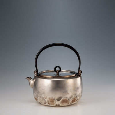 北村静香作 南鐐平安岩敷銀瓶 鉄之手（共箱）