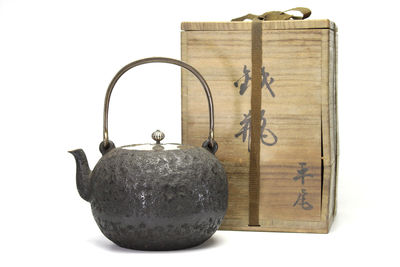 金寿堂　雨宮宗作　包玉斎純銀蓋　真円形鉄瓶 （共箱）