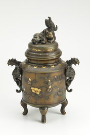 銅金銀牡丹紅葉鳥高肉象嵌獅子摘双鳳凰耳三足香炉