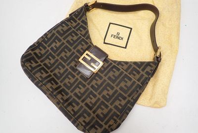 440-01024 ＦＥＮＤＩ ショルダーバッグ