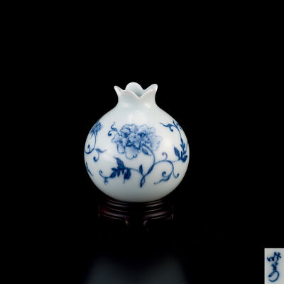 暁芳窯　早期纏枝柘榴瓶　台付（元箱）