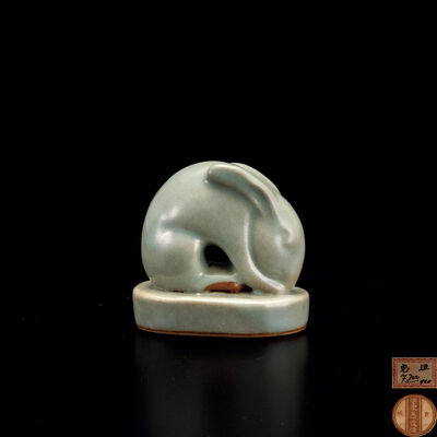 青磁兔形 置物（木箱）