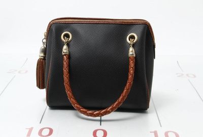440-01437 Ｂｏｔｔｅｇａ　Ｖｅｎｅｔａ ハンドバッグ